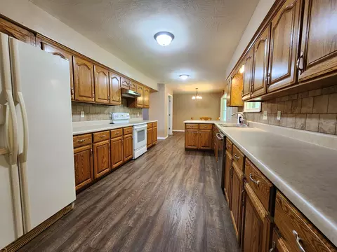Kitchen - 503 Cedar Ridge Rd, Strafford, MO 65757 photo 1 of 4