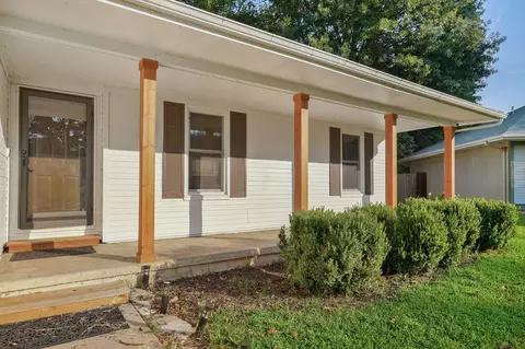 Exterior - 3432 W Regal Ct, Springfield, MO 65807 photo 4 of 10