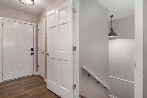 Entry Way - 3432 W Regal Ct, Springfield, MO 65807 photo 4 of 4
