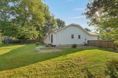 Exterior - 3432 W Regal Ct, Springfield, MO 65807 photo 6 of 10