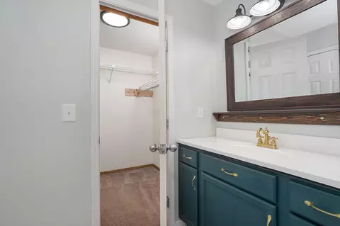 Bath - 3432 W Regal Ct, Springfield, MO 65807 photo 3 of 4