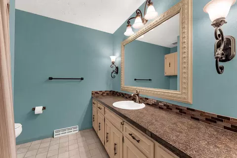 Bath - 1543 E Glenwood St, Springfield, MO 65804 photo 2 of 2