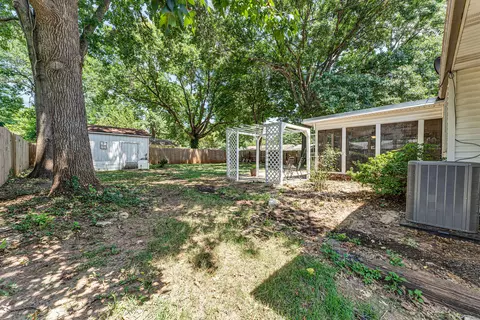 Exterior - 1543 E Glenwood St, Springfield, MO 65804 photo 10 of 11
