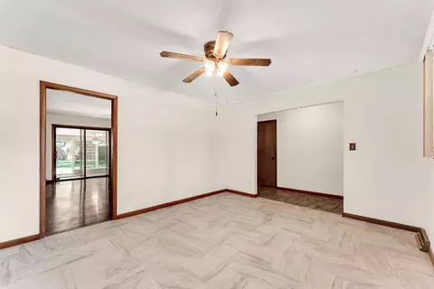 Living - 1543 E Glenwood St, Springfield, MO 65804 photo 3 of 4