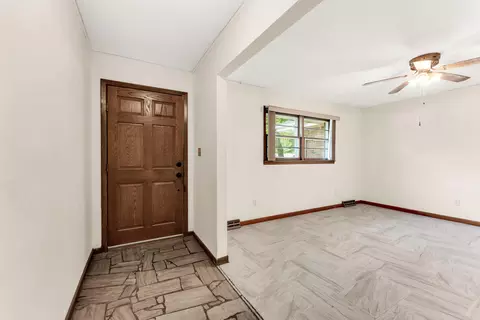 Entry Way - 1543 E Glenwood St, Springfield, MO 65804 photo 1 of 2