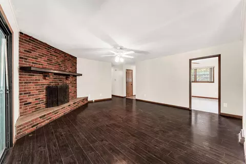 Living - 1543 E Glenwood St, Springfield, MO 65804 photo 1 of 4