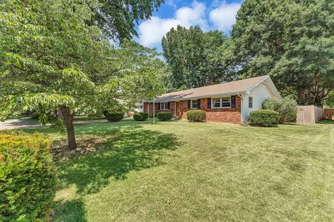 Exterior - 1543 E Glenwood St, Springfield, MO 65804 photo 7 of 11