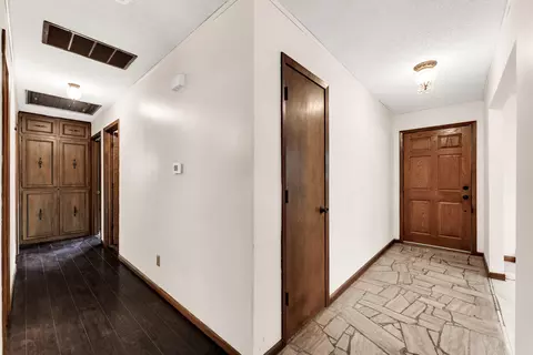 Entry Way - 1543 E Glenwood St, Springfield, MO 65804 photo 2 of 2