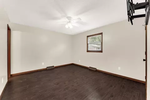 Bedroom - 1543 E Glenwood St, Springfield, MO 65804 photo 1 of 6