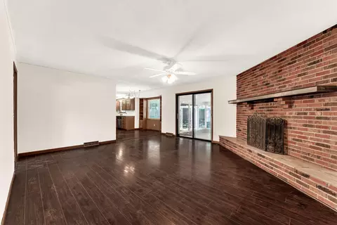Living - 1543 E Glenwood St, Springfield, MO 65804 photo 4 of 4