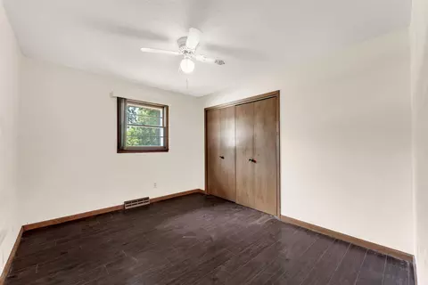 Bedroom - 1543 E Glenwood St, Springfield, MO 65804 photo 4 of 6