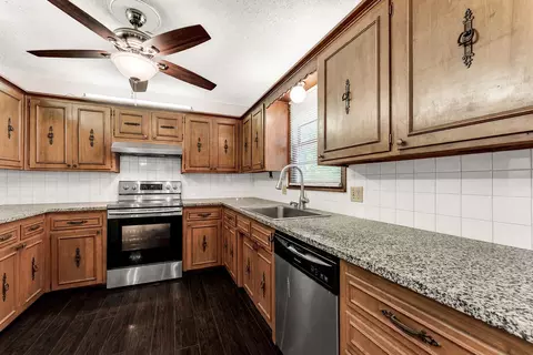 Kitchen - 1543 E Glenwood St, Springfield, MO 65804 photo 1 of 3