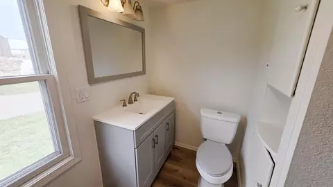 Bath - 2857 N Grant Ave, Springfield, MO 65803 photo 2 of 2
