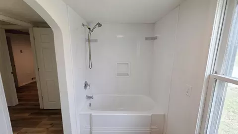 Bath - 2857 N Grant Ave, Springfield, MO 65803 photo 1 of 2
