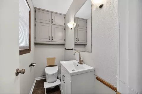 Bath - 1347 S Arcadia Ave, Springfield, MO 65804 photo 3 of 3