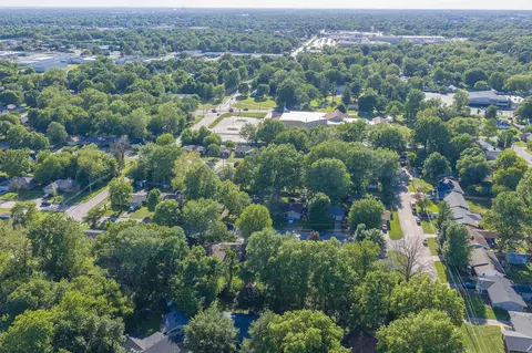View/Area - 1347 S Arcadia Ave, Springfield, MO 65804 photo 2 of 3