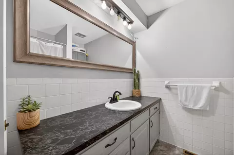Bath - 1347 S Arcadia Ave, Springfield, MO 65804 photo 2 of 3