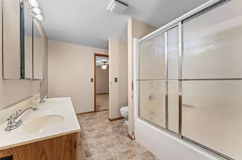 Bath - 273 Jupiter Way, Branson, MO 65616 photo 2 of 3