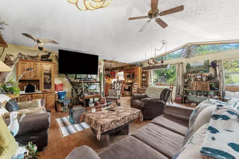 Living - 29121 Station Ln, Eagle Rock, MO 65641 photo 3 of 5