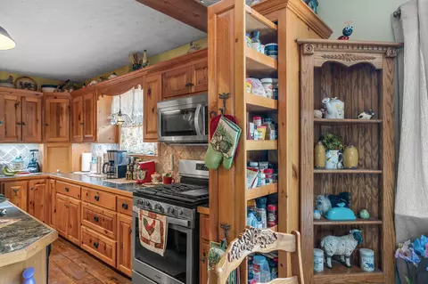 Kitchen - 29121 Station Ln, Eagle Rock, MO 65641 photo 4 of 4