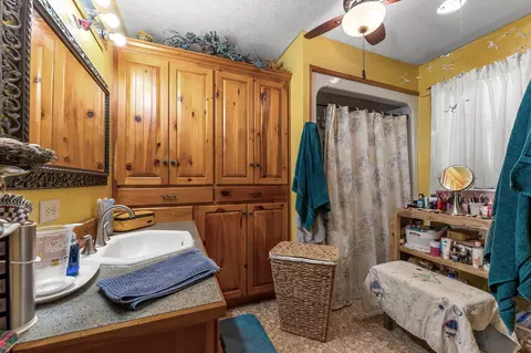 Bath - 29121 Station Ln, Eagle Rock, MO 65641 photo 1 of 2