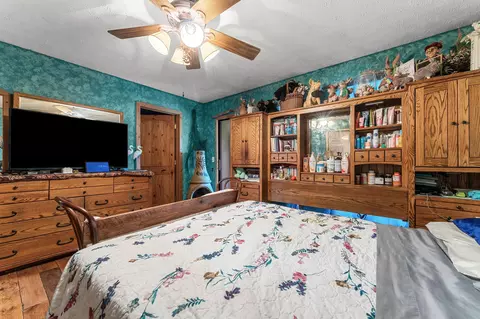 Bedroom - 29121 Station Ln, Eagle Rock, MO 65641 photo 2 of 5