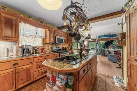 Kitchen - 29121 Station Ln, Eagle Rock, MO 65641 photo 3 of 4