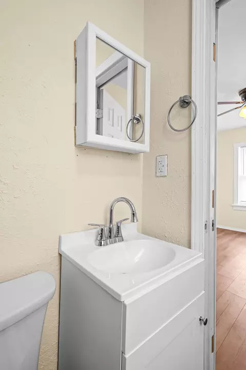 Bath - 2528 N Kellett Ave, Springfield, MO 65803 photo 1 of 3