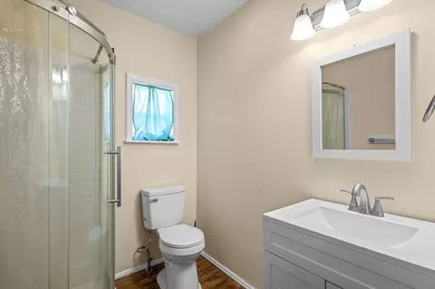 Bath - 2528 N Kellett Ave, Springfield, MO 65803 photo 3 of 3
