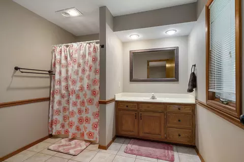 Bath - 404 N Ellen St, Nixa, MO 65714 photo 2 of 2