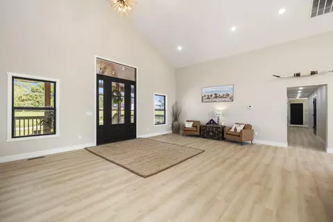 Entry Way - 643 Route Ff, Everton, MO 65646 photo 1 of 6