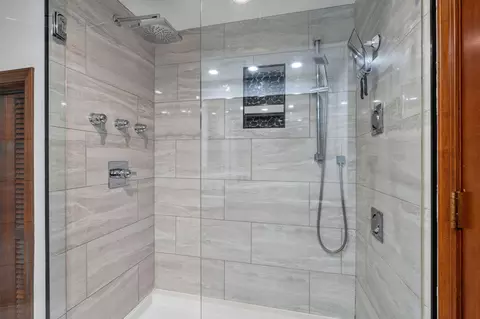 Bath - 1710 S Kimbrough Ave, Springfield, MO 65807 photo 3 of 4