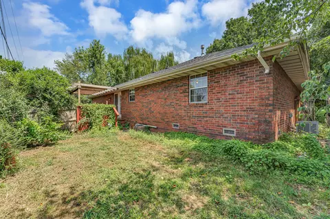Exterior - 433 S Devonshire St, Nixa, MO 65714 photo 6 of 9