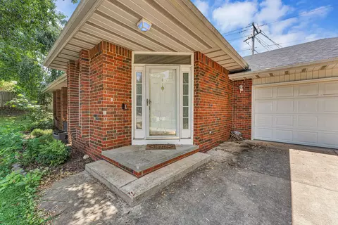 Exterior - 433 S Devonshire St, Nixa, MO 65714 photo 2 of 9