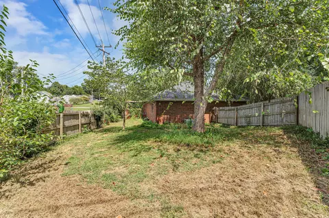 Exterior - 433 S Devonshire St, Nixa, MO 65714 photo 5 of 9