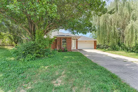 Exterior - 433 S Devonshire St, Nixa, MO 65714 photo 7 of 9
