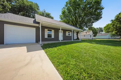 Exterior - 520 S Pine St, Marshfield, MO 65706 photo 3 of 7
