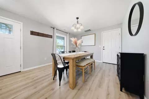Entry Way - 520 S Pine St, Marshfield, MO 65706 photo 2 of 3