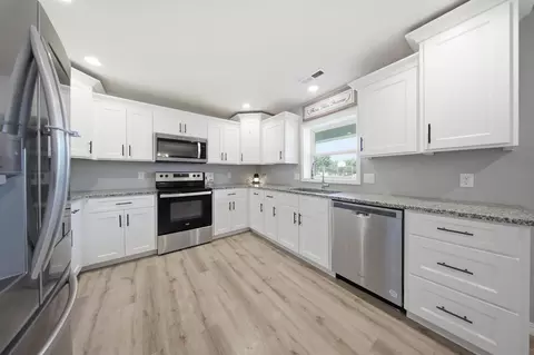 Kitchen - 520 S Pine St, Marshfield, MO 65706 photo 1 of 2
