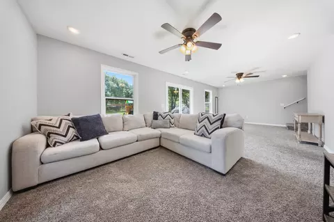 Living - 520 S Pine St, Marshfield, MO 65706 photo 1 of 3