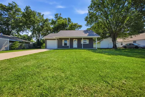 Exterior - 520 S Pine St, Marshfield, MO 65706 photo 4 of 7