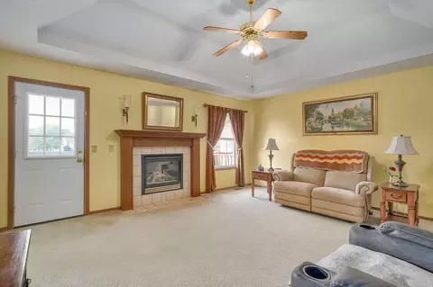 Living - 3968 W Beechwood St, Springfield, MO 65807 photo 2 of 2