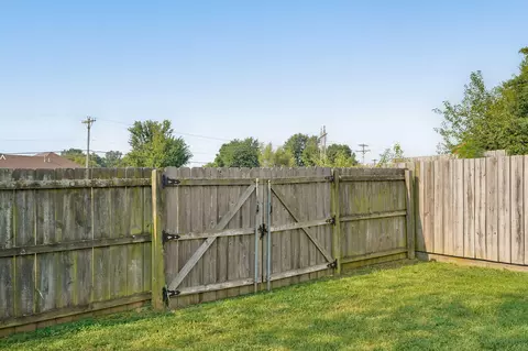 Exterior - 3968 W Beechwood St, Springfield, MO 65807 photo 10 of 12