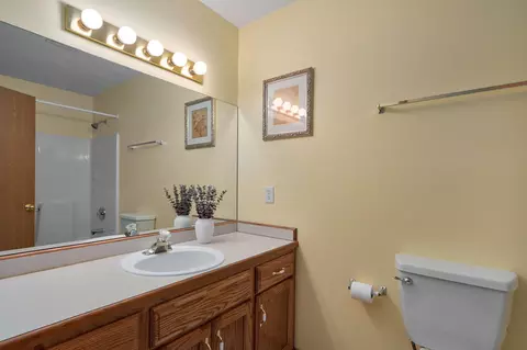 Bath - 3968 W Beechwood St, Springfield, MO 65807 photo 1 of 4