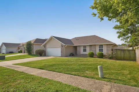 Exterior - 3968 W Beechwood St, Springfield, MO 65807 photo 2 of 12