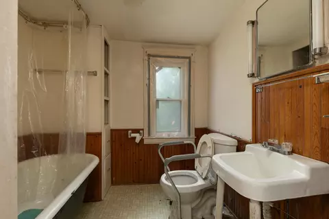 Bath - 1717 W Atlantic St, Springfield, MO 65803 photo 1 of 1