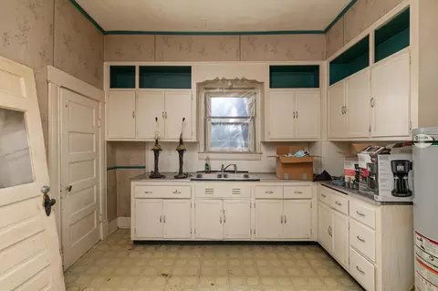 Kitchen - 1717 W Atlantic St, Springfield, MO 65803 photo 2 of 4