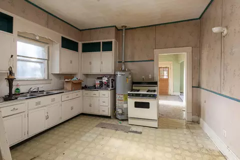 Kitchen - 1717 W Atlantic St, Springfield, MO 65803 photo 3 of 4