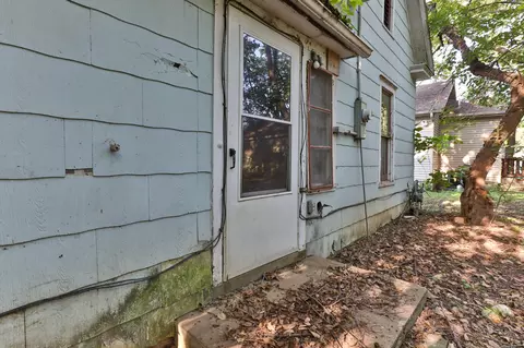 Exterior - 1717 W Atlantic St, Springfield, MO 65803 photo 4 of 7