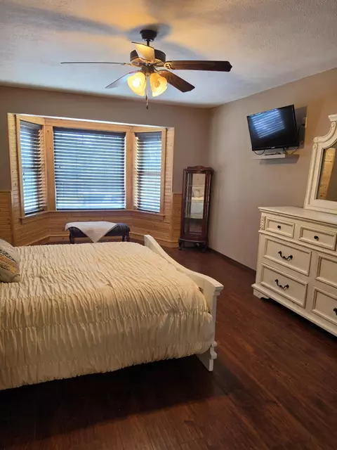 Bedroom - 557 Missouri 181, Gainesville, MO 65655 photo 4 of 7